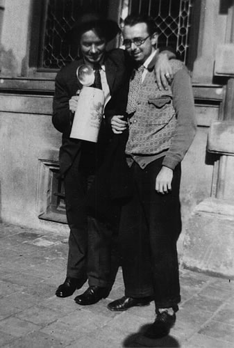 Alfred Jensen (left) with unidentified artist friend, Munich, 1926